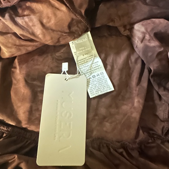 🍷 Musera Burgundy Lace-Back Velvet Dress | Romantic Ruffle Charm 💕 - Picture 4 of 4